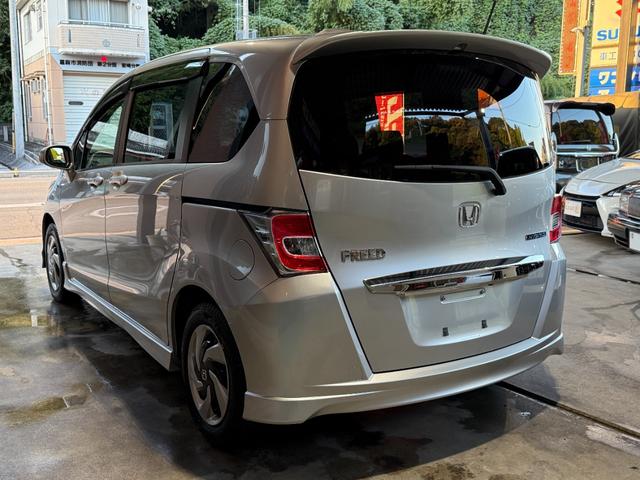 フリードハイブリッド ハイブリッド　プレミアムエディション　両側電動スライドドア／純正ナビ／ＣＤ／ＤＶＤ／ＢＬＵＥＴＯＯＴＨ／バックカメラ／後席フリップダウンモニター／ＥＴＣ／コーティング施工／禁煙車（10枚目）