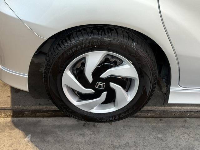 フリードハイブリッド ハイブリッド　プレミアムエディション　両側電動スライドドア／純正ナビ／ＣＤ／ＤＶＤ／ＢＬＵＥＴＯＯＴＨ／バックカメラ／後席フリップダウンモニター／ＥＴＣ／コーティング施工／禁煙車（15枚目）