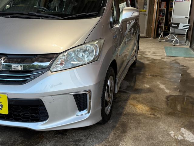 フリードハイブリッド ハイブリッド　プレミアムエディション　両側電動スライドドア／純正ナビ／ＣＤ／ＤＶＤ／ＢＬＵＥＴＯＯＴＨ／バックカメラ／後席フリップダウンモニター／ＥＴＣ／コーティング施工／禁煙車（20枚目）