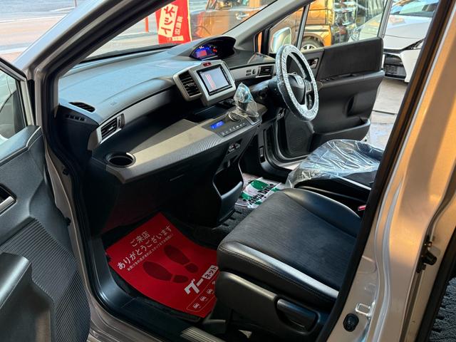 フリードハイブリッド ハイブリッド　プレミアムエディション　両側電動スライドドア／純正ナビ／ＣＤ／ＤＶＤ／ＢＬＵＥＴＯＯＴＨ／バックカメラ／後席フリップダウンモニター／ＥＴＣ／コーティング施工／禁煙車（29枚目）