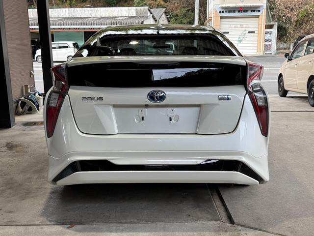 プリウス Sツーリングセレクション モデリスタフルエアロ/ALPINE9インチナビ/BLUETOOTH/バックカメラ/ETC/レザーシート/シートヒーター/社外プリウス専用ハンドル/禁煙車/全国対応/コーティング施工(12枚目)