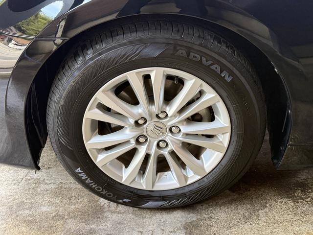 クラウンハイブリッド ロイヤルサルーン　純正ナビ／フルセグＴＶ／ＢＬＵＥＴＯＯＴＨ／ＥＴＣ／バックカメラ／全席電動シート／運転席シートヒーター／新品社外ステアリング／禁煙車／全国対応／コーティング施工（6枚目）