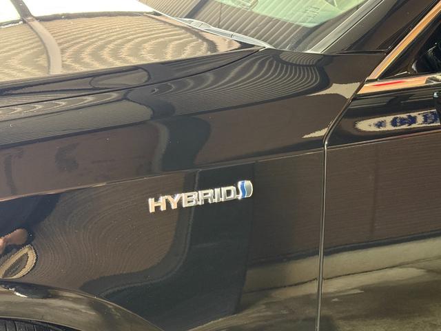 クラウンハイブリッド ロイヤルサルーン　純正ナビ／フルセグＴＶ／ＢＬＵＥＴＯＯＴＨ／ＥＴＣ／バックカメラ／全席電動シート／運転席シートヒーター／新品社外ステアリング／禁煙車／全国対応／コーティング施工（7枚目）