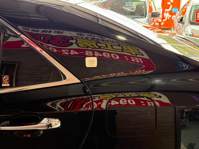 クラウンハイブリッド ロイヤルサルーン　純正ナビ／フルセグＴＶ／ＢＬＵＥＴＯＯＴＨ／ＥＴＣ／バックカメラ／全席電動シート／運転席シートヒーター／新品社外ステアリング／禁煙車／全国対応／コーティング施工（10枚目）