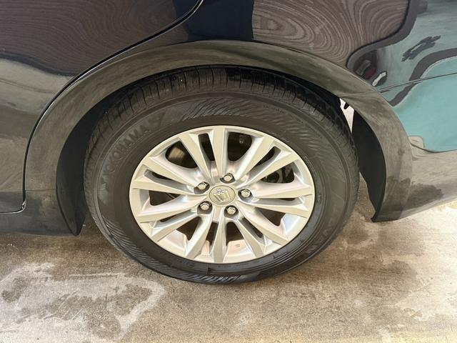 クラウンハイブリッド ロイヤルサルーン　純正ナビ／フルセグＴＶ／ＢＬＵＥＴＯＯＴＨ／ＥＴＣ／バックカメラ／全席電動シート／運転席シートヒーター／新品社外ステアリング／禁煙車／全国対応／コーティング施工（11枚目）