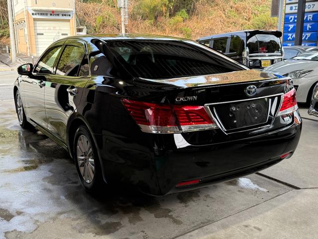 クラウンハイブリッド ロイヤルサルーン　純正ナビ／フルセグＴＶ／ＢＬＵＥＴＯＯＴＨ／ＥＴＣ／バックカメラ／全席電動シート／運転席シートヒーター／新品社外ステアリング／禁煙車／全国対応／コーティング施工（12枚目）