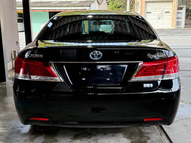 クラウンハイブリッド ロイヤルサルーン　純正ナビ／フルセグＴＶ／ＢＬＵＥＴＯＯＴＨ／ＥＴＣ／バックカメラ／全席電動シート／運転席シートヒーター／新品社外ステアリング／禁煙車／全国対応／コーティング施工（13枚目）