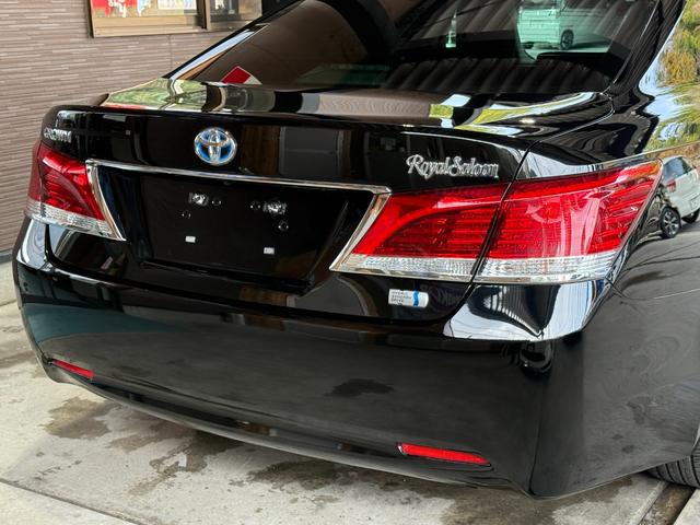 クラウンハイブリッド ロイヤルサルーン　純正ナビ／フルセグＴＶ／ＢＬＵＥＴＯＯＴＨ／ＥＴＣ／バックカメラ／全席電動シート／運転席シートヒーター／新品社外ステアリング／禁煙車／全国対応／コーティング施工（15枚目）