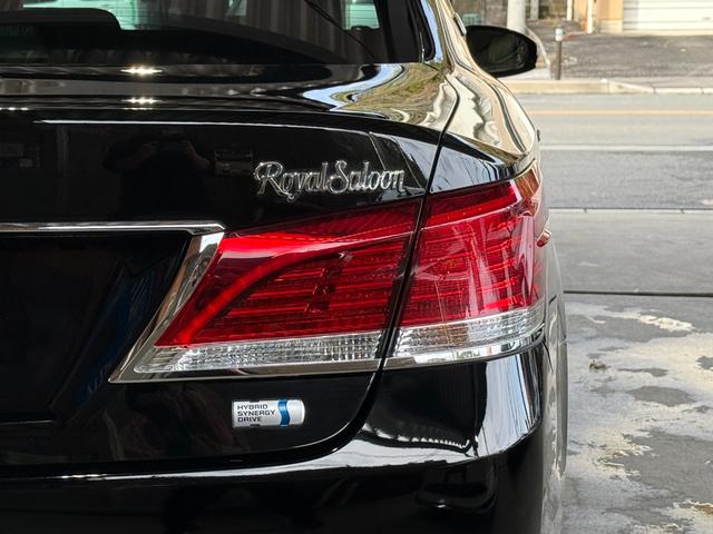 クラウンハイブリッド ロイヤルサルーン　純正ナビ／フルセグＴＶ／ＢＬＵＥＴＯＯＴＨ／ＥＴＣ／バックカメラ／全席電動シート／運転席シートヒーター／新品社外ステアリング／禁煙車／全国対応／コーティング施工（18枚目）