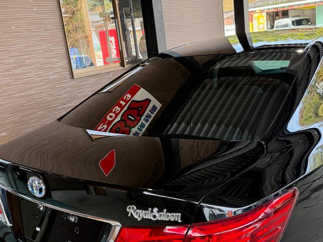 クラウンハイブリッド ロイヤルサルーン　純正ナビ／フルセグＴＶ／ＢＬＵＥＴＯＯＴＨ／ＥＴＣ／バックカメラ／全席電動シート／運転席シートヒーター／新品社外ステアリング／禁煙車／全国対応／コーティング施工（19枚目）