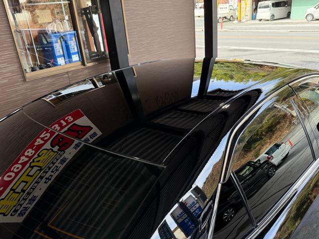 クラウンハイブリッド ロイヤルサルーン　純正ナビ／フルセグＴＶ／ＢＬＵＥＴＯＯＴＨ／ＥＴＣ／バックカメラ／全席電動シート／運転席シートヒーター／新品社外ステアリング／禁煙車／全国対応／コーティング施工（28枚目）