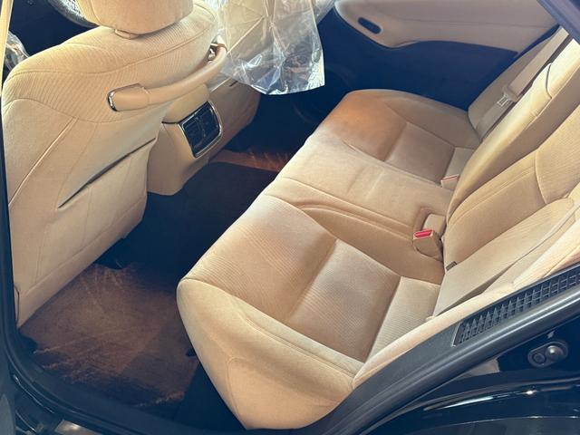 クラウンハイブリッド ロイヤルサルーン　純正ナビ／フルセグＴＶ／ＢＬＵＥＴＯＯＴＨ／ＥＴＣ／バックカメラ／全席電動シート／運転席シートヒーター／新品社外ステアリング／禁煙車／全国対応／コーティング施工（32枚目）