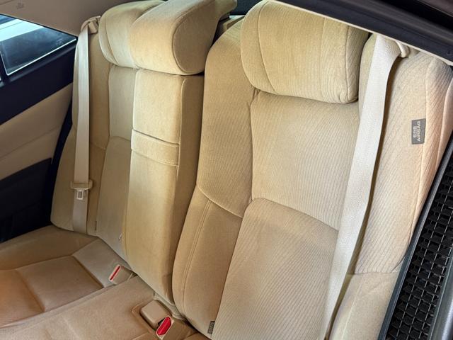 クラウンハイブリッド ロイヤルサルーン　純正ナビ／フルセグＴＶ／ＢＬＵＥＴＯＯＴＨ／ＥＴＣ／バックカメラ／全席電動シート／運転席シートヒーター／新品社外ステアリング／禁煙車／全国対応／コーティング施工（33枚目）