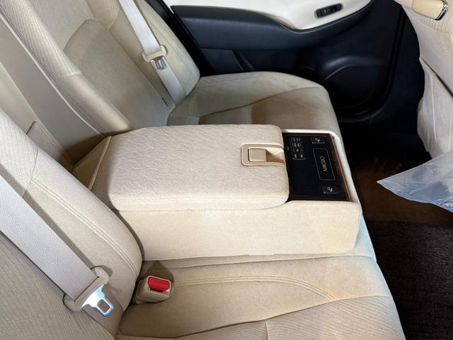 クラウンハイブリッド ロイヤルサルーン　純正ナビ／フルセグＴＶ／ＢＬＵＥＴＯＯＴＨ／ＥＴＣ／バックカメラ／全席電動シート／運転席シートヒーター／新品社外ステアリング／禁煙車／全国対応／コーティング施工（36枚目）