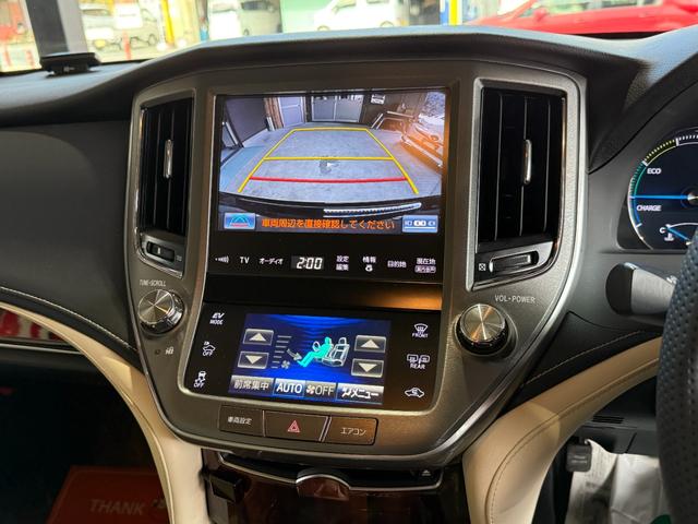 クラウンハイブリッド ロイヤルサルーン　純正ナビ／フルセグＴＶ／ＢＬＵＥＴＯＯＴＨ／ＥＴＣ／バックカメラ／全席電動シート／運転席シートヒーター／新品社外ステアリング／禁煙車／全国対応／コーティング施工（50枚目）