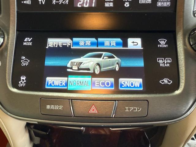 クラウンハイブリッド ロイヤルサルーン　純正ナビ／フルセグＴＶ／ＢＬＵＥＴＯＯＴＨ／ＥＴＣ／バックカメラ／全席電動シート／運転席シートヒーター／新品社外ステアリング／禁煙車／全国対応／コーティング施工（57枚目）
