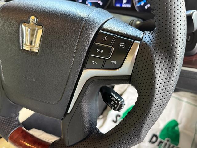クラウンハイブリッド ロイヤルサルーン　純正ナビ／フルセグＴＶ／ＢＬＵＥＴＯＯＴＨ／ＥＴＣ／バックカメラ／全席電動シート／運転席シートヒーター／新品社外ステアリング／禁煙車／全国対応／コーティング施工（59枚目）