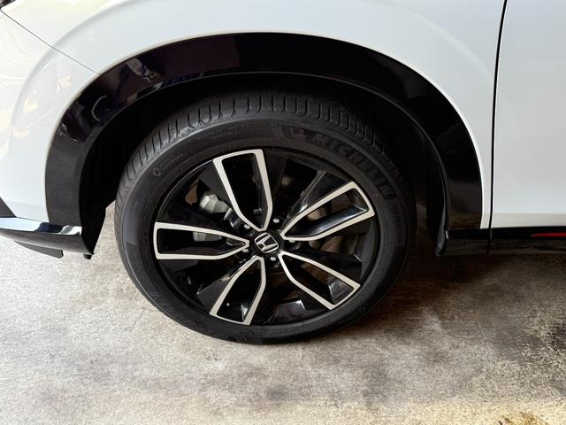 ヴェゼル ｅ：ＨＥＶ　ＰＬａＹ　ムーンルーフ／スマホ連携オーディオ／ＴＶ／ナビ／ＢＴ／バックカメラ／ＥＴＣ２０／スマホ置き充電／ステアリング・シートヒーター／電動バックドア／コムテックドライブレコーダー前後／禁煙車／コーティング施工（6枚目）