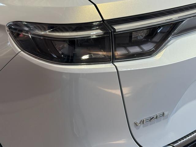 ヴェゼル ｅ：ＨＥＶ　ＰＬａＹ　ムーンルーフ／スマホ連携オーディオ／ＴＶ／ナビ／ＢＴ／バックカメラ／ＥＴＣ２０／スマホ置き充電／ステアリング・シートヒーター／電動バックドア／コムテックドライブレコーダー前後／禁煙車／コーティング施工（16枚目）
