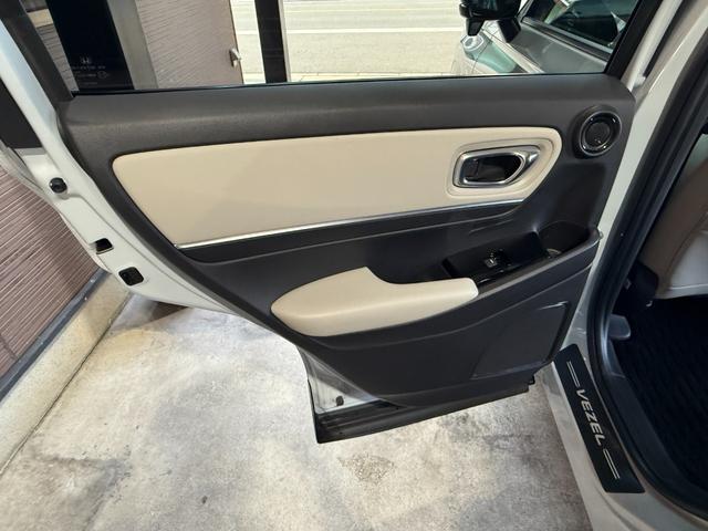 ヴェゼル ｅ：ＨＥＶ　ＰＬａＹ　ムーンルーフ／スマホ連携オーディオ／ＴＶ／ナビ／ＢＴ／バックカメラ／ＥＴＣ２０／スマホ置き充電／ステアリング・シートヒーター／電動バックドア／コムテックドライブレコーダー前後／禁煙車／コーティング施工（32枚目）