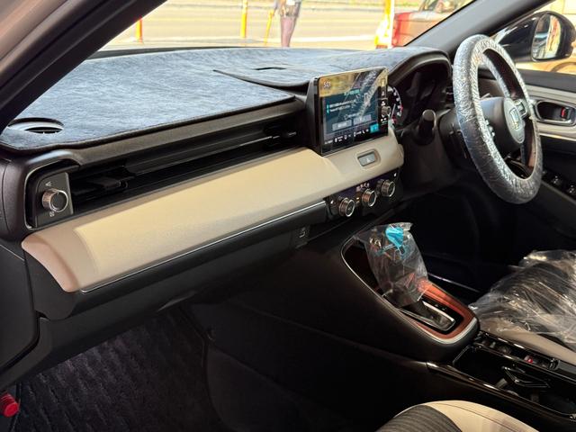 ヴェゼル ｅ：ＨＥＶ　ＰＬａＹ　ムーンルーフ／スマホ連携オーディオ／ＴＶ／ナビ／ＢＴ／バックカメラ／ＥＴＣ２０／スマホ置き充電／ステアリング・シートヒーター／電動バックドア／コムテックドライブレコーダー前後／禁煙車／コーティング施工（42枚目）