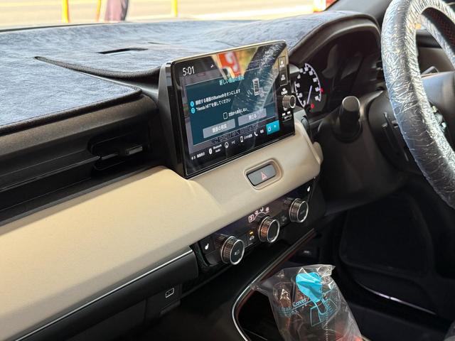 ヴェゼル ｅ：ＨＥＶ　ＰＬａＹ　ムーンルーフ／スマホ連携オーディオ／ＴＶ／ナビ／ＢＴ／バックカメラ／ＥＴＣ２０／スマホ置き充電／ステアリング・シートヒーター／電動バックドア／コムテックドライブレコーダー前後／禁煙車／コーティング施工（44枚目）