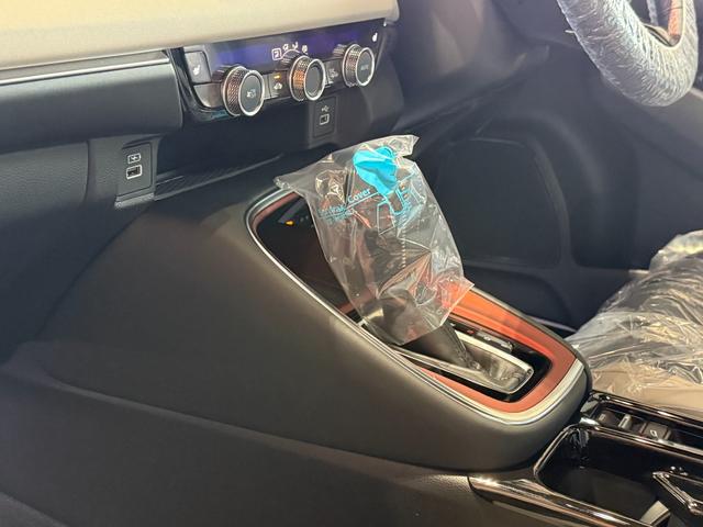 ヴェゼル ｅ：ＨＥＶ　ＰＬａＹ　ムーンルーフ／スマホ連携オーディオ／ＴＶ／ナビ／ＢＴ／バックカメラ／ＥＴＣ２０／スマホ置き充電／ステアリング・シートヒーター／電動バックドア／コムテックドライブレコーダー前後／禁煙車／コーティング施工（45枚目）