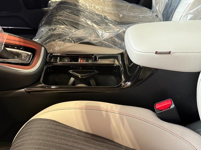 ヴェゼル ｅ：ＨＥＶ　ＰＬａＹ　ムーンルーフ／スマホ連携オーディオ／ＴＶ／ナビ／ＢＴ／バックカメラ／ＥＴＣ２０／スマホ置き充電／ステアリング・シートヒーター／電動バックドア／コムテックドライブレコーダー前後／禁煙車／コーティング施工（46枚目）