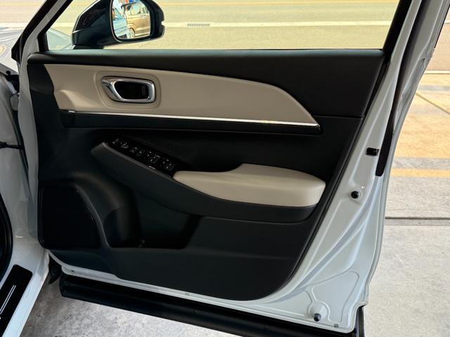 ヴェゼル ｅ：ＨＥＶ　ＰＬａＹ　ムーンルーフ／スマホ連携オーディオ／ＴＶ／ナビ／ＢＴ／バックカメラ／ＥＴＣ２０／スマホ置き充電／ステアリング・シートヒーター／電動バックドア／コムテックドライブレコーダー前後／禁煙車／コーティング施工（52枚目）