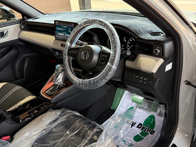 ヴェゼル ｅ：ＨＥＶ　ＰＬａＹ　ムーンルーフ／スマホ連携オーディオ／ＴＶ／ナビ／ＢＴ／バックカメラ／ＥＴＣ２０／スマホ置き充電／ステアリング・シートヒーター／電動バックドア／コムテックドライブレコーダー前後／禁煙車／コーティング施工（53枚目）