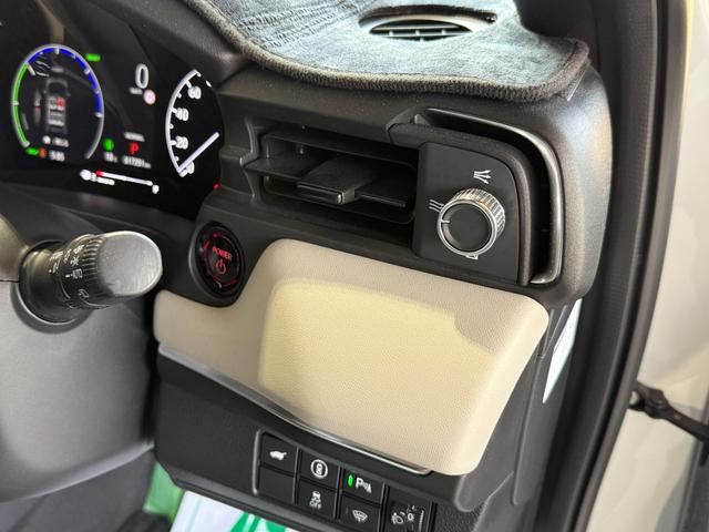 ヴェゼル ｅ：ＨＥＶ　ＰＬａＹ　ムーンルーフ／スマホ連携オーディオ／ＴＶ／ナビ／ＢＴ／バックカメラ／ＥＴＣ２０／スマホ置き充電／ステアリング・シートヒーター／電動バックドア／コムテックドライブレコーダー前後／禁煙車／コーティング施工（57枚目）