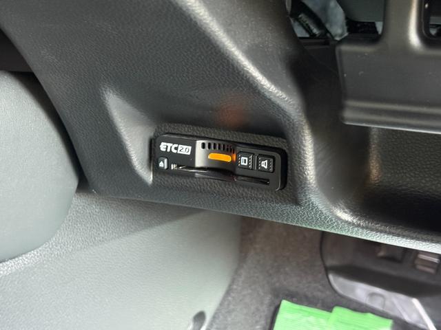 ヴェゼル ｅ：ＨＥＶ　ＰＬａＹ　ムーンルーフ／スマホ連携オーディオ／ＴＶ／ナビ／ＢＴ／バックカメラ／ＥＴＣ２０／スマホ置き充電／ステアリング・シートヒーター／電動バックドア／コムテックドライブレコーダー前後／禁煙車／コーティング施工（59枚目）