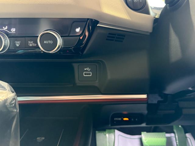 ヴェゼル ｅ：ＨＥＶ　ＰＬａＹ　ムーンルーフ／スマホ連携オーディオ／ＴＶ／ナビ／ＢＴ／バックカメラ／ＥＴＣ２０／スマホ置き充電／ステアリング・シートヒーター／電動バックドア／コムテックドライブレコーダー前後／禁煙車／コーティング施工（64枚目）