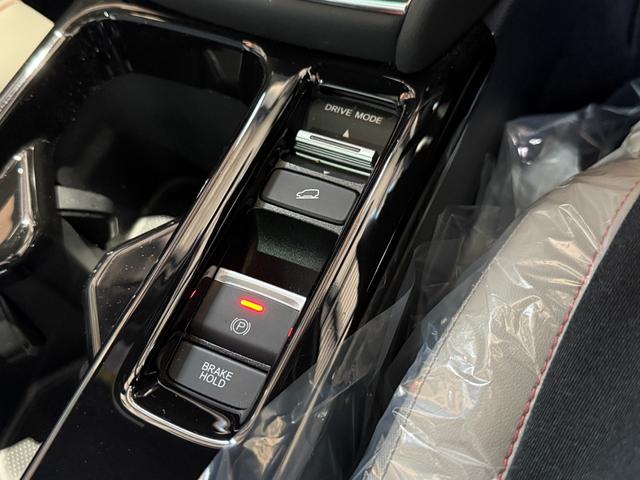 ヴェゼル ｅ：ＨＥＶ　ＰＬａＹ　ムーンルーフ／スマホ連携オーディオ／ＴＶ／ナビ／ＢＴ／バックカメラ／ＥＴＣ２０／スマホ置き充電／ステアリング・シートヒーター／電動バックドア／コムテックドライブレコーダー前後／禁煙車／コーティング施工（67枚目）