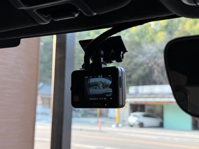 ヴェゼル ｅ：ＨＥＶ　ＰＬａＹ　ムーンルーフ／スマホ連携オーディオ／ＴＶ／ナビ／ＢＴ／バックカメラ／ＥＴＣ２０／スマホ置き充電／ステアリング・シートヒーター／電動バックドア／コムテックドライブレコーダー前後／禁煙車／コーティング施工（74枚目）