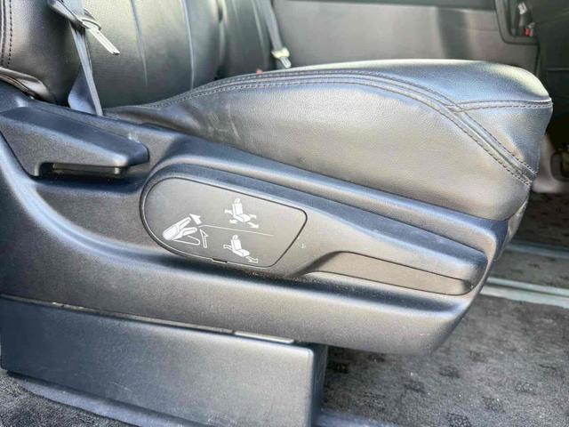 ヴォクシー ハイブリッドＶ　ＥＴＣ　バックカメラ　ＴＶ　オートクルーズコントロール　両側電動スライドドア　ＬＥＤヘッドランプ　スマートキー　アイドリングストップ　電動格納ミラー　後席モニター　３列シート　ＣＶＴ　アルミホイール（8枚目）