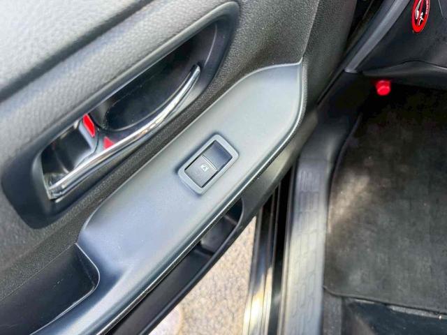 ヴォクシー ハイブリッドＶ　ＥＴＣ　バックカメラ　ＴＶ　オートクルーズコントロール　両側電動スライドドア　ＬＥＤヘッドランプ　スマートキー　アイドリングストップ　電動格納ミラー　後席モニター　３列シート　ＣＶＴ　アルミホイール（12枚目）