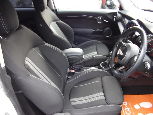 ＭＩＮＩ クーパーＳ　ワンオーナー・記録簿・ナビ・ブルートゥース・ＬＥＤ・ＥＴＣ・禁煙車（4枚目）