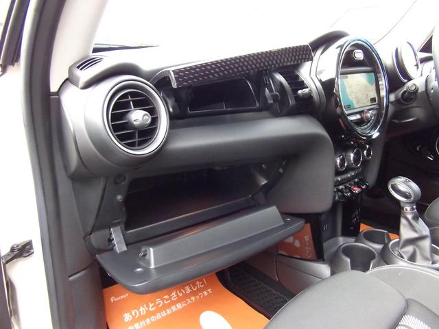 ＭＩＮＩ クーパーＳ　ワンオーナー・記録簿・ナビ・ブルートゥース・ＬＥＤ・ＥＴＣ・禁煙車（13枚目）