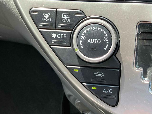 アイシス プラタナ　ＥＴＣ　バックカメラ　ナビ　ＴＶ　両側スライド・片側電動　オートライト　ＨＩＤ　スマートキー　電動格納ミラー　３列シート　フルフラット　ＣＶＴ　アルミホイール　ＣＤ　ＤＶＤ再生（7枚目）