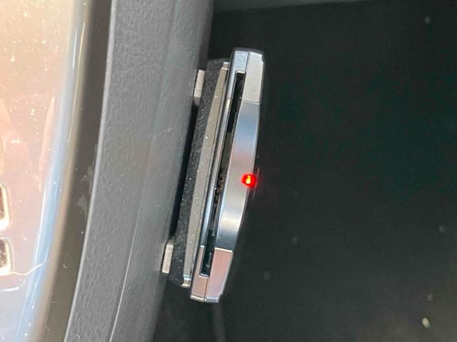 アイシス プラタナ　ＥＴＣ　バックカメラ　ナビ　ＴＶ　両側スライド・片側電動　オートライト　ＨＩＤ　スマートキー　電動格納ミラー　３列シート　フルフラット　ＣＶＴ　アルミホイール　ＣＤ　ＤＶＤ再生（9枚目）