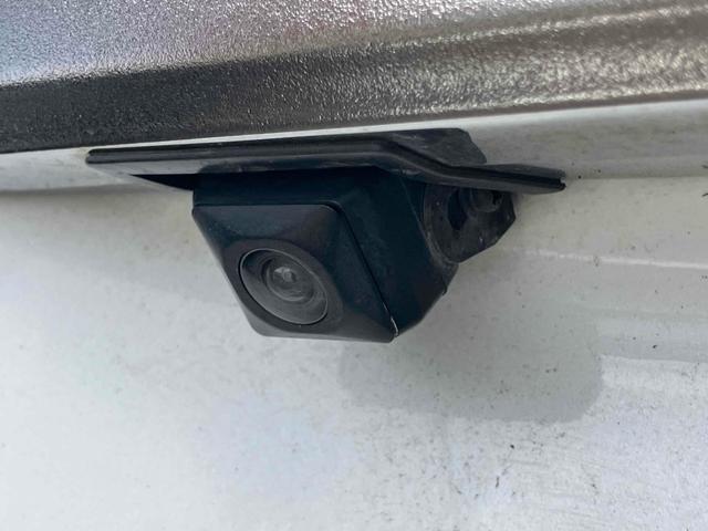 アイシス プラタナ　ＥＴＣ　バックカメラ　ナビ　ＴＶ　両側スライド・片側電動　オートライト　ＨＩＤ　スマートキー　電動格納ミラー　３列シート　フルフラット　ＣＶＴ　アルミホイール　ＣＤ　ＤＶＤ再生（19枚目）