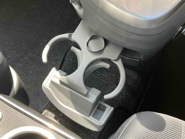 アイシス プラタナ　ＥＴＣ　バックカメラ　ナビ　ＴＶ　両側スライド・片側電動　オートライト　ＨＩＤ　スマートキー　電動格納ミラー　３列シート　フルフラット　ＣＶＴ　アルミホイール　ＣＤ　ＤＶＤ再生（33枚目）
