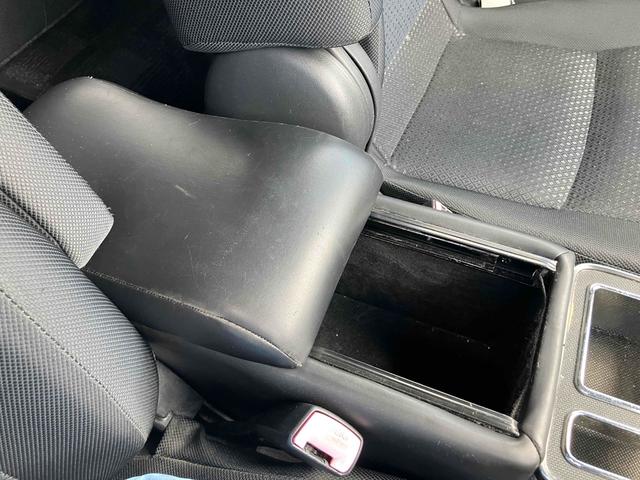 アイシス プラタナ　ＥＴＣ　バックカメラ　ナビ　ＴＶ　両側スライド・片側電動　オートライト　ＨＩＤ　スマートキー　電動格納ミラー　３列シート　フルフラット　ＣＶＴ　アルミホイール　ＣＤ　ＤＶＤ再生（45枚目）