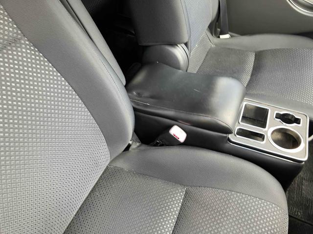 アイシス プラタナ　ＥＴＣ　バックカメラ　ナビ　ＴＶ　両側スライド・片側電動　オートライト　ＨＩＤ　スマートキー　電動格納ミラー　３列シート　フルフラット　ＣＶＴ　アルミホイール　ＣＤ　ＤＶＤ再生（48枚目）