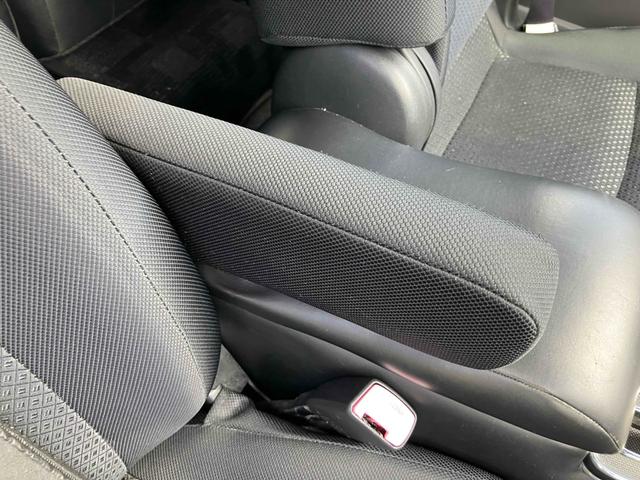 アイシス プラタナ　ＥＴＣ　バックカメラ　ナビ　ＴＶ　両側スライド・片側電動　オートライト　ＨＩＤ　スマートキー　電動格納ミラー　３列シート　フルフラット　ＣＶＴ　アルミホイール　ＣＤ　ＤＶＤ再生（49枚目）