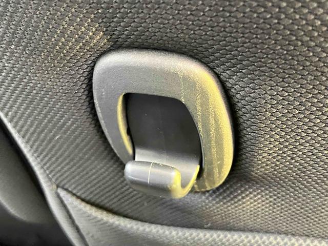 アイシス プラタナ　ＥＴＣ　バックカメラ　ナビ　ＴＶ　両側スライド・片側電動　オートライト　ＨＩＤ　スマートキー　電動格納ミラー　３列シート　フルフラット　ＣＶＴ　アルミホイール　ＣＤ　ＤＶＤ再生（54枚目）