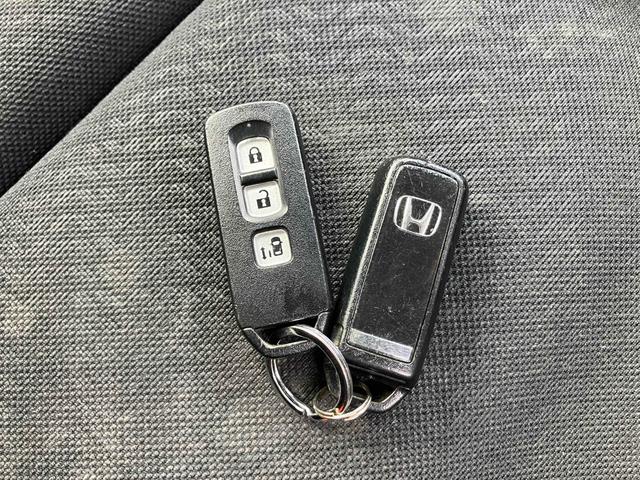 Ｎ－ＢＯＸカスタム Ｇ・Ｌパッケージ　バックカメラ　両側スライド・片側電動　ナビ　ＴＶ　オートライト　ＨＩＤ　スマートキー　アイドリングストップ　電動格納ミラー　ベンチシート　ＣＶＴ　盗難防止システム　ＡＢＳ　ＥＳＣ　ＣＤ　ＤＶＤ再生（11枚目）