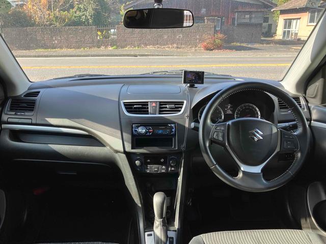 スイフト ＸＧ　オートクルーズコントロール　アルミホイール　オートライト　スマートキー　電動格納ミラー　ＣＶＴ　盗難防止システム　衝突安全ボディ　ＡＢＳ　ＣＤ　ミュージックプレイヤー接続可　エアコン（2枚目）