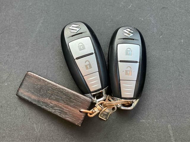 スイフト ＸＧ　オートクルーズコントロール　アルミホイール　オートライト　スマートキー　電動格納ミラー　ＣＶＴ　盗難防止システム　衝突安全ボディ　ＡＢＳ　ＣＤ　ミュージックプレイヤー接続可　エアコン（8枚目）